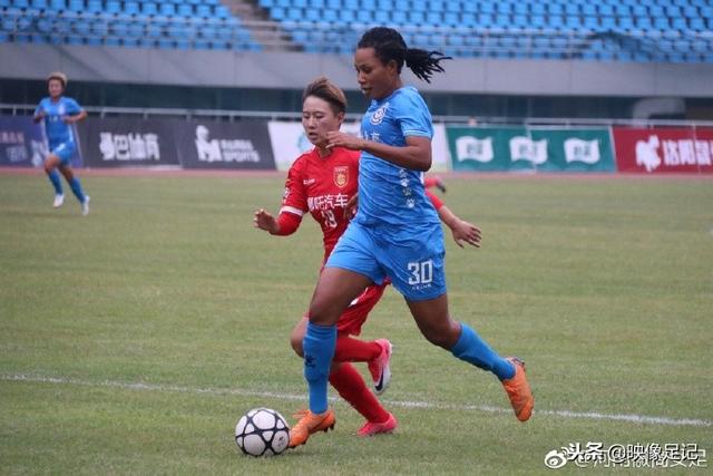 挪威太太团：哈兰德与女友青梅竹马 厄德高妻子曾获17块舞蹈金牌